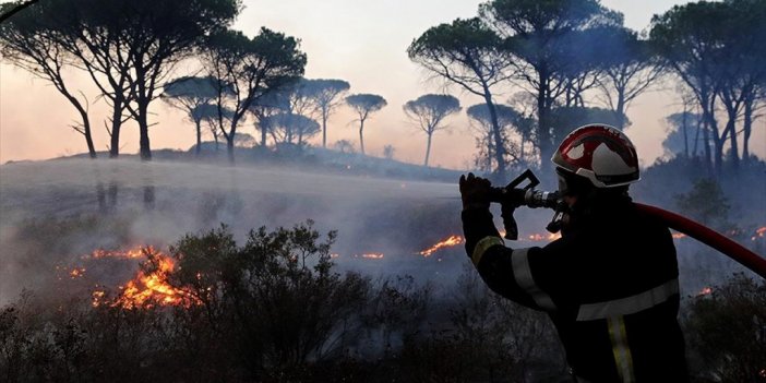 Fransa'nın Pireneler Bölgesinde Çıkan Yangında 1000 Hektardan Fazla Alan Zarar Gördü