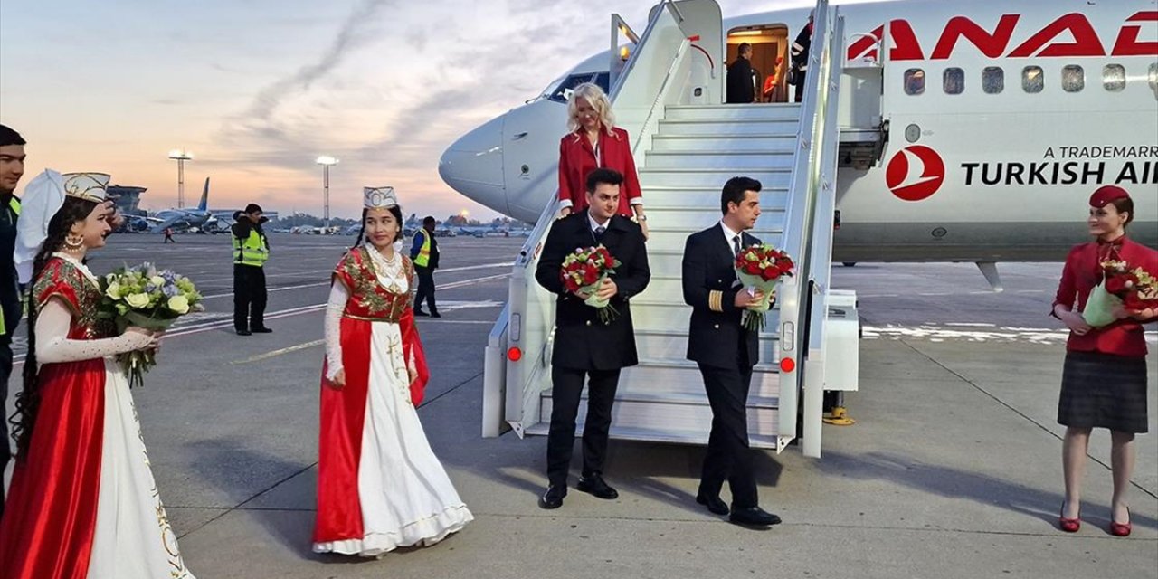 İlk Uçak Özbekistan'da Törenle Karşılandı