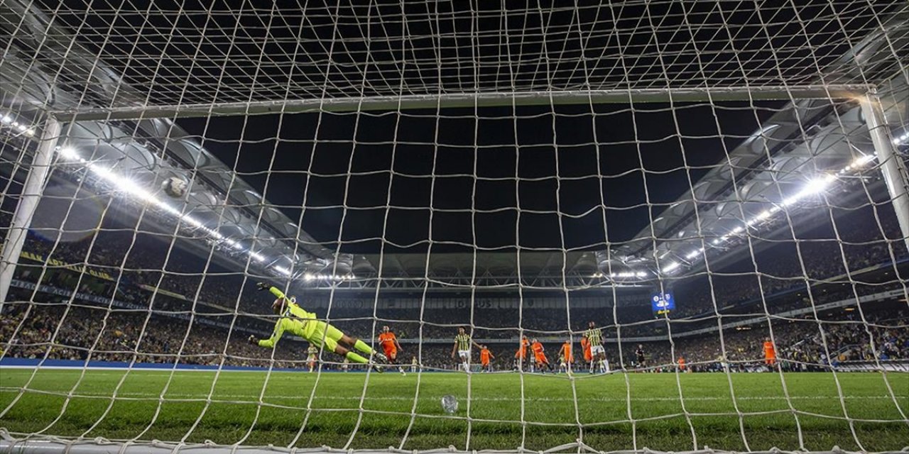 Fenerbahçe, Yarın Medipol Başakşehir'e Konuk Olacak