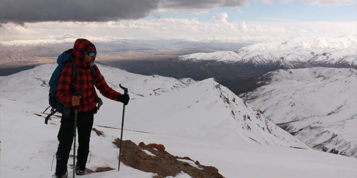 Van'da Dağcılar Mengene Dağı'na Tırmandı