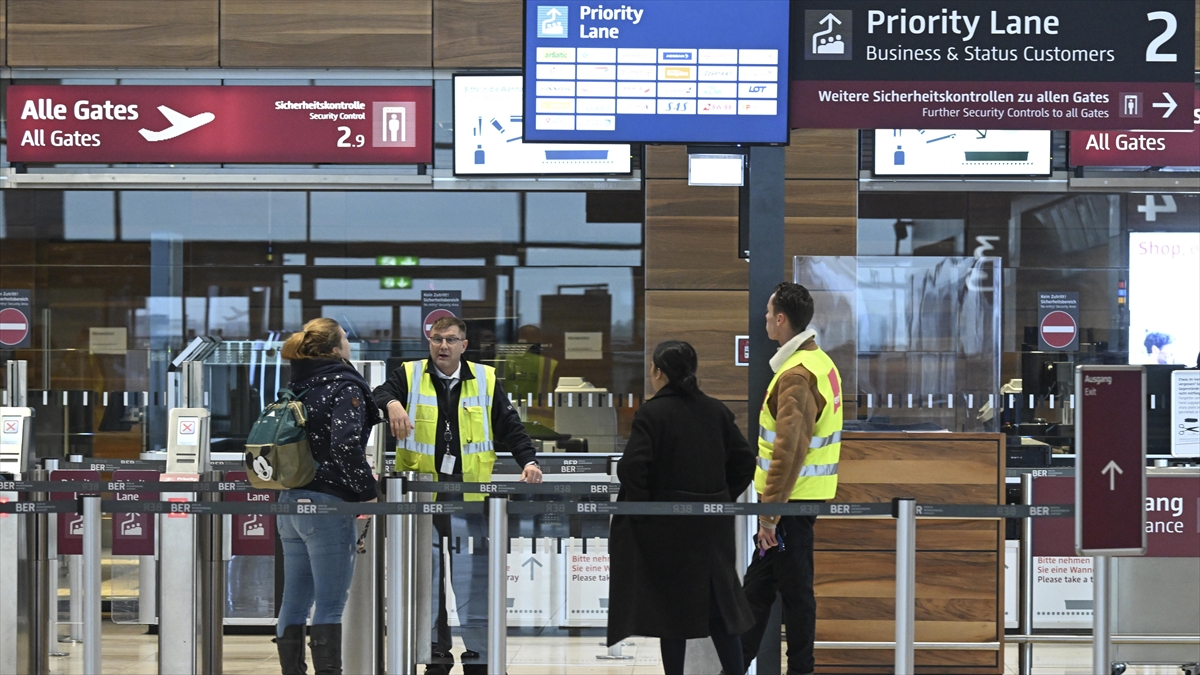 Berlin-brandenburg Havalimanı'nda Güvenlik Personeli 24 Nisan'da Greve Gidecek