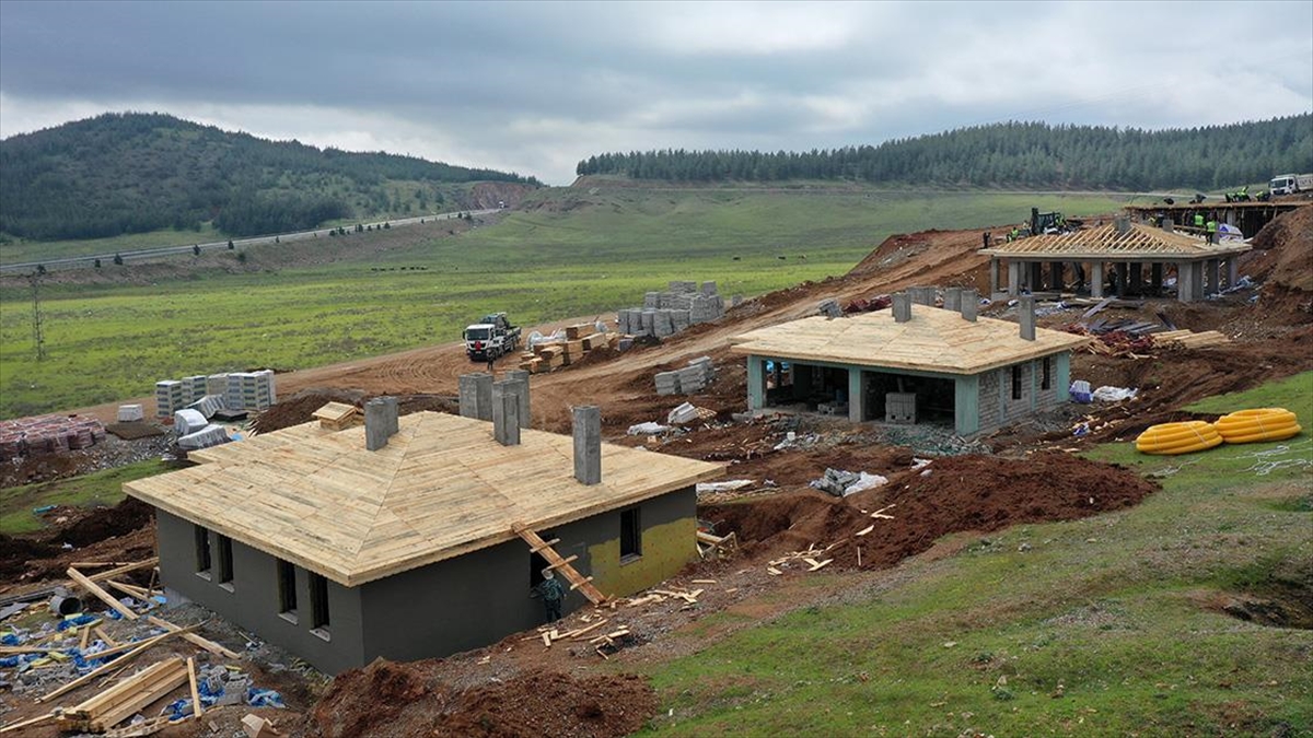 Nurdağı'ndaki Köy Tipi Afet Evlerinin Yapım Aşaması Havadan Görüntülendi