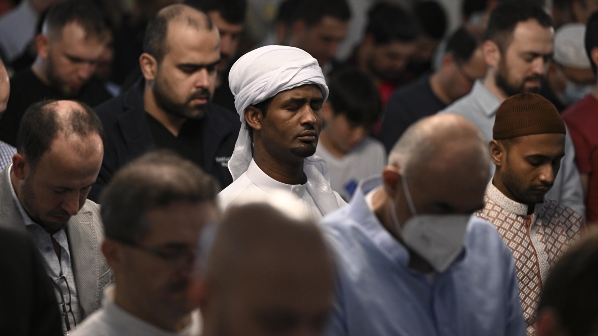 Abd'de Farklı Milletlerden Müslümanlar Bayram Namazı Kıldı