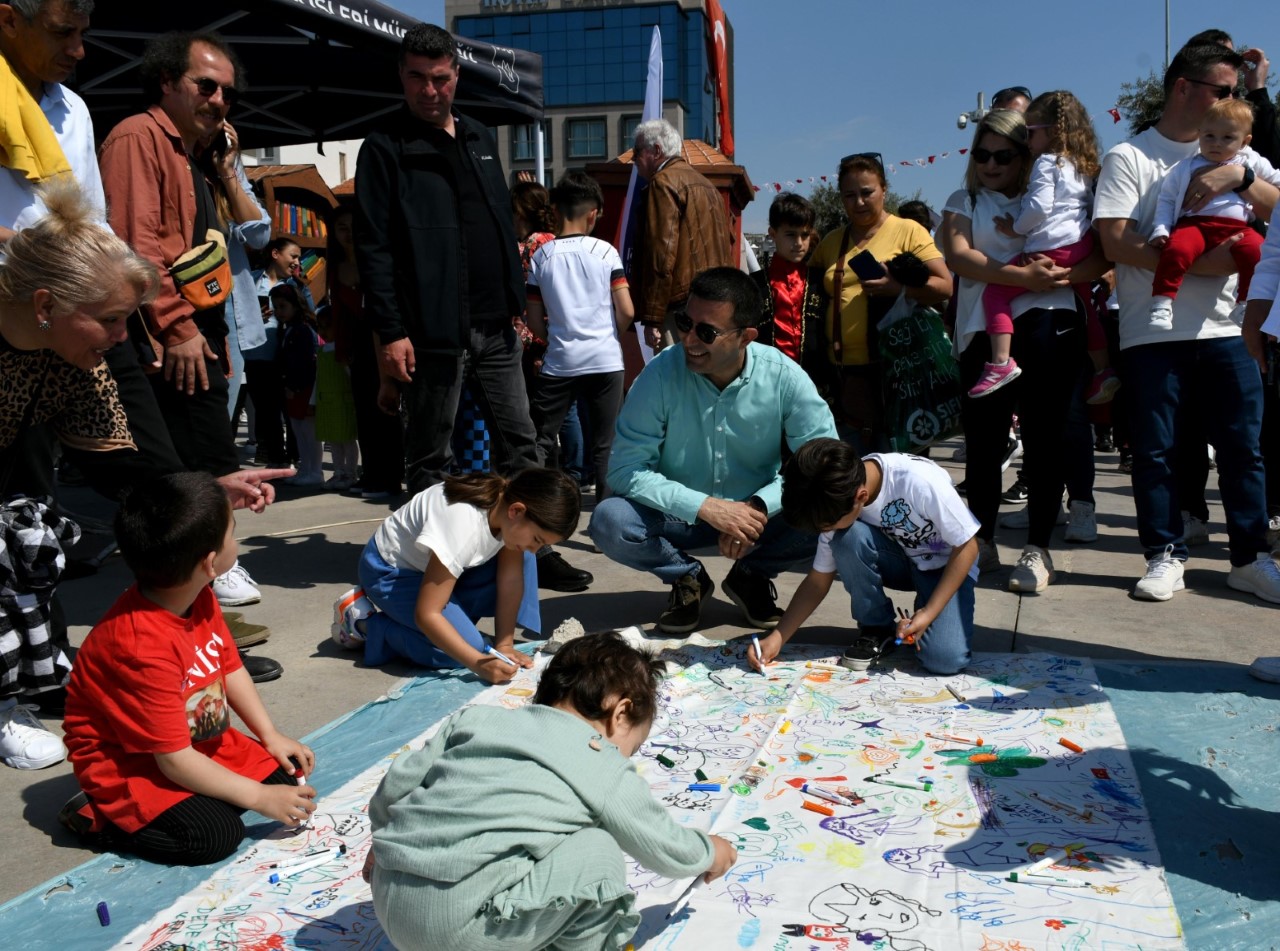 BAŞKAN ÖMER GÜNEL ÇOCUKLARIN BAYRAM SEVİNCİNE ORTAK OLDU