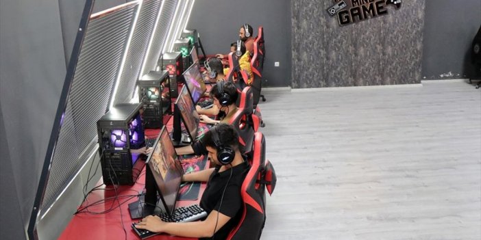 Oyun Tutkunu Gençler E-spor İle Dünyaya Açılıyor