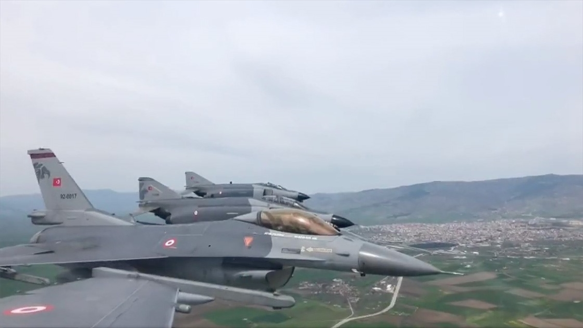 Tsk'nin Farklı Uçak Tipleriyle Taktik Eğitimleri Devam Ediyor