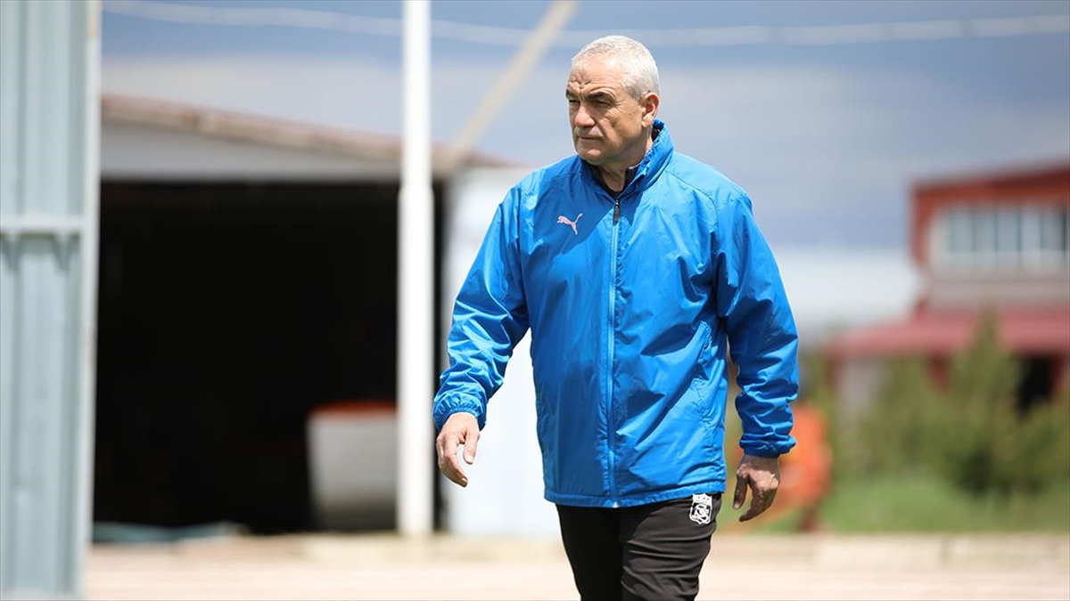 Sivasspor Teknik Direktörü Çalımbay'dan Fenerbahçe Maçı Öncesi Değerlendirme