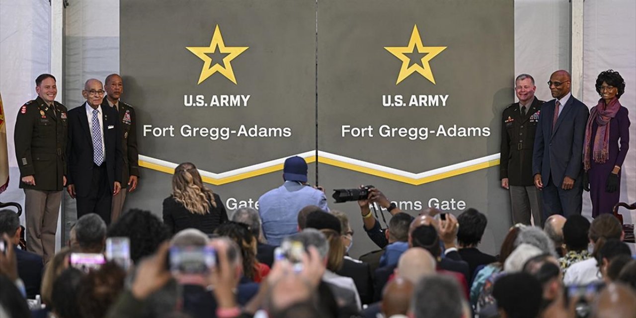 İlk Defa Bir Askeri Tesise Siyahinin Adı Verildi