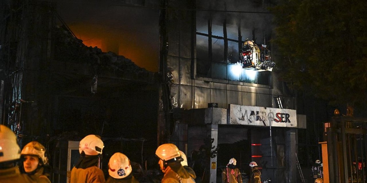 Küçükçekmece’de Halı İmalathanesindeki Yangına Müdahale Sürüyor