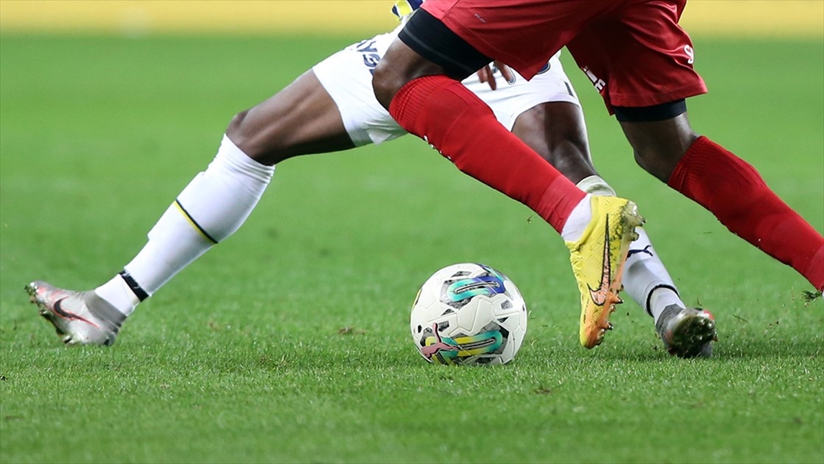 Fenerbahçe, Yarın Sivasspor'a Konuk Olacak