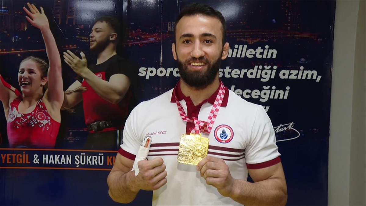Şampiyon Güreşçi Burhan Akbudak, Örnek Aldığı Hemşehrisi Şeref Eroğlu'nu Geçmek İstiyor