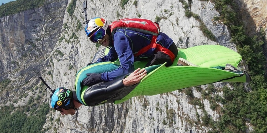 Çılgın Avustralyalı Yer Çekimine Meydan Okuyor