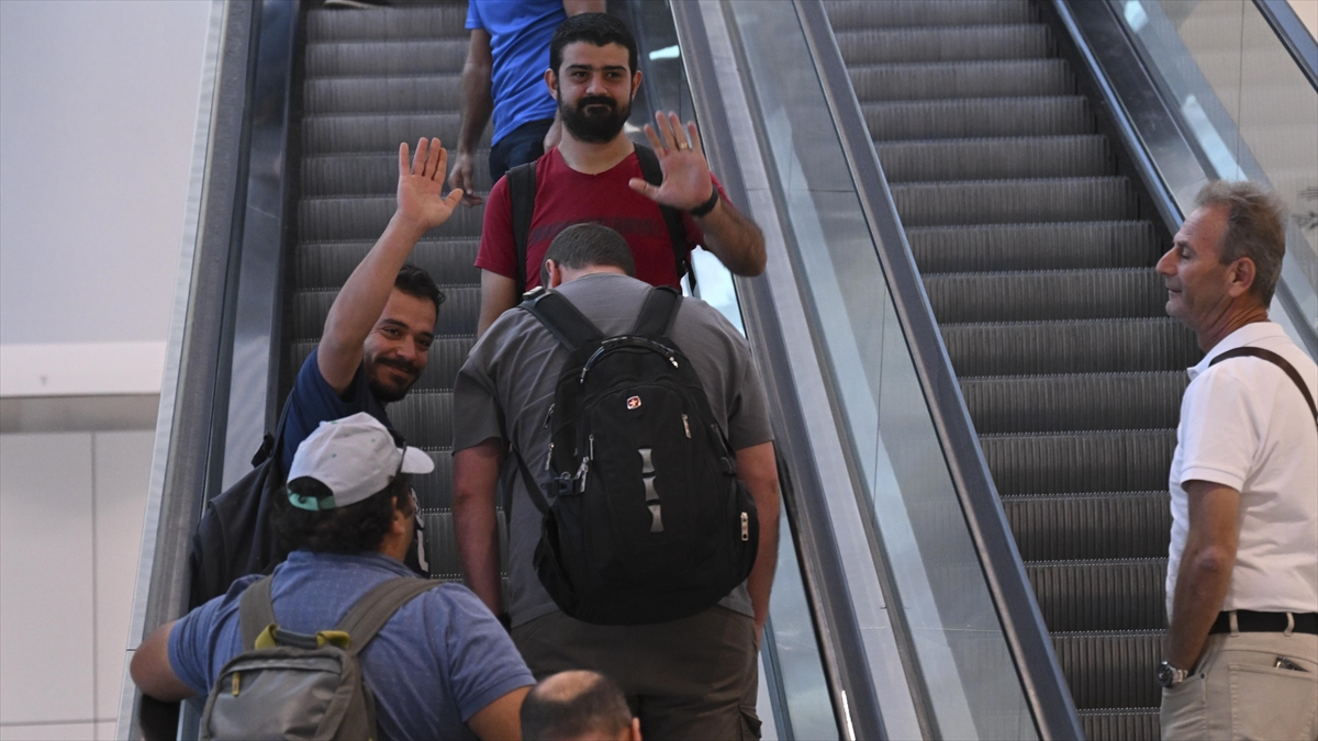 Sudan'dan Askeri Uçakla Tahliye Edilen 101 Kişi  Türkiye'ye Geldi