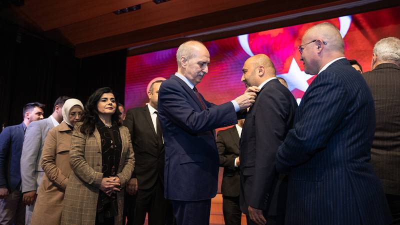 İstanbul'da Zafer Partisi'nden istifa eden 300 kişi AKP'ye katıldı