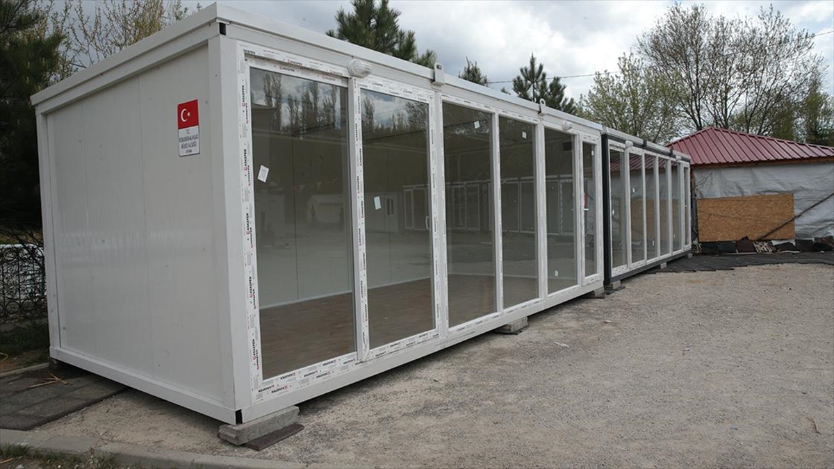 Nurhak'ta Bir Mahalleye 4 "konteyner Dükkan"ın Kurulumuna Başlandı