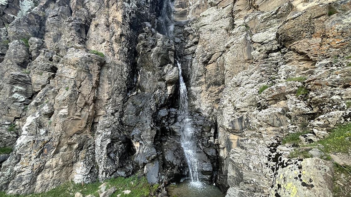 Ağrı'daki Bintosun Şelalesi Keşfedilmeyi Bekliyor