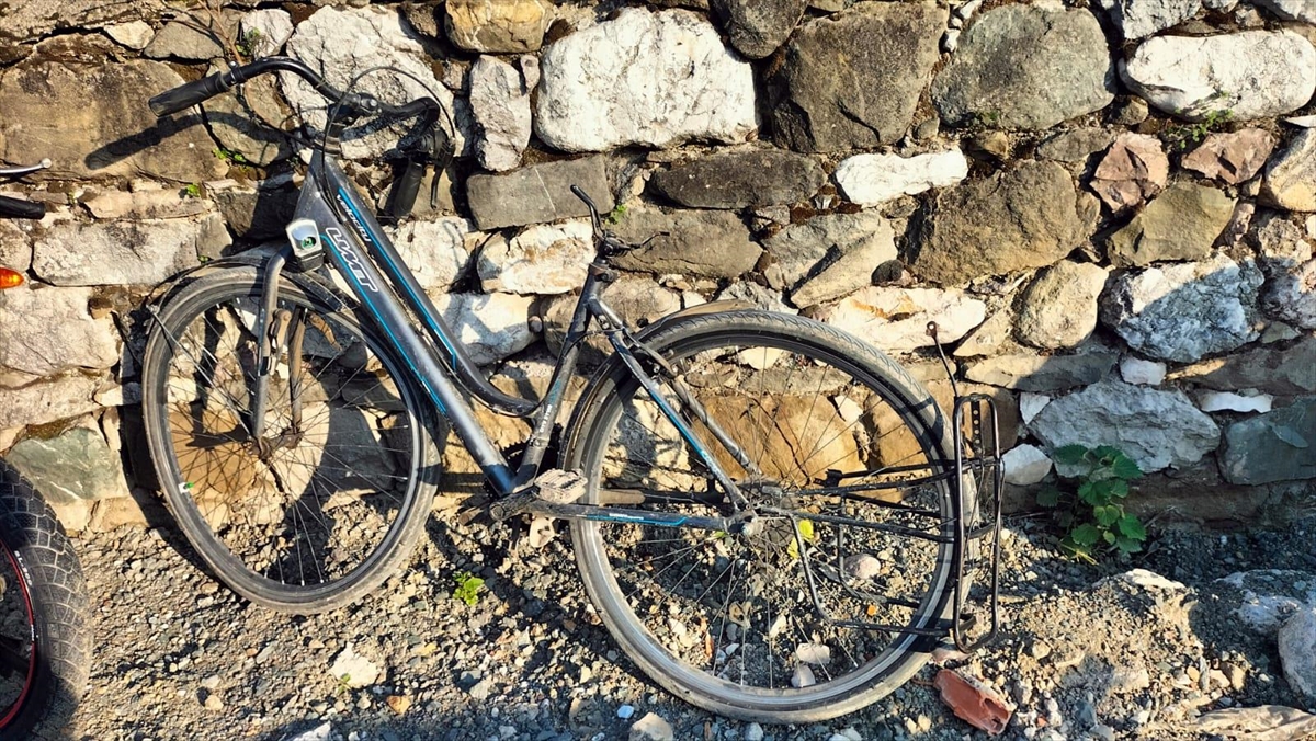 Sakarya'da Otomobilin Çarptığı Bisikletli 2 Çocuk Ağır Yaralandı