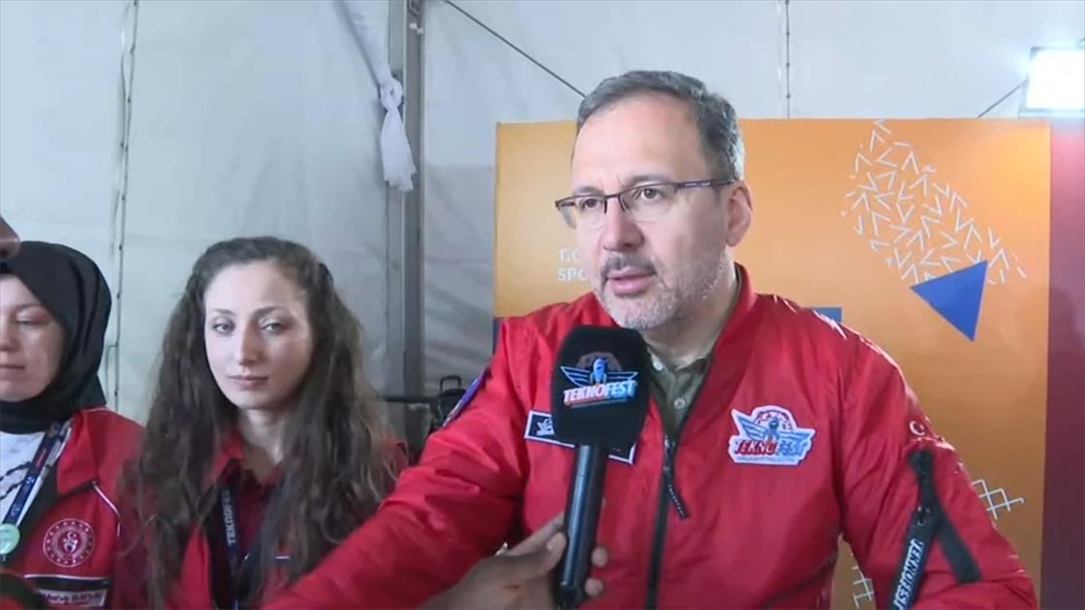 Bakan Kasapoğlu, Teknofest'i Ziyaret Etti