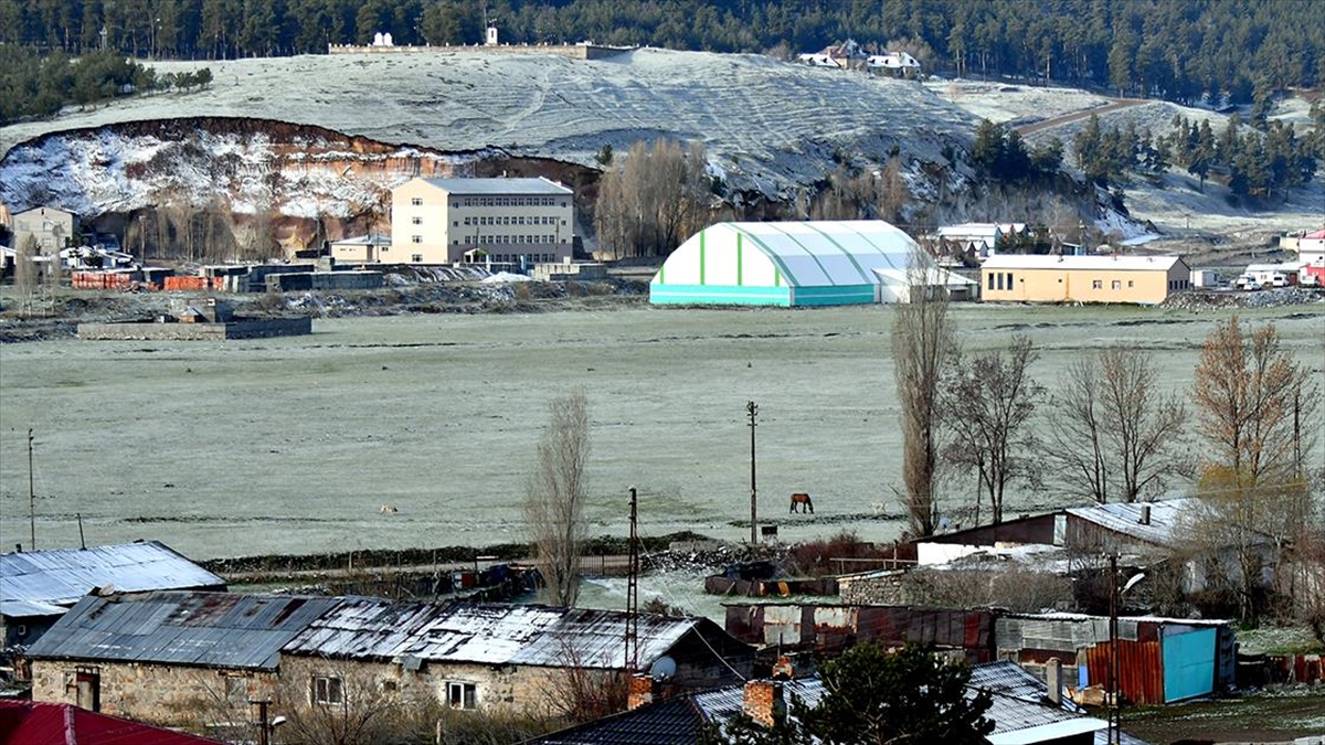 Kars'ın Sarıkamış İlçesine Mayıs Ayının İlk Gününde Kar Yağdı
