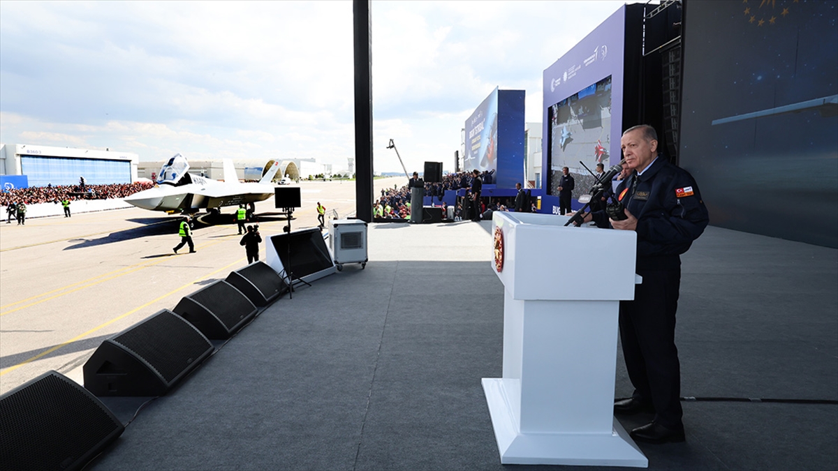 Cumhurbaşkanı Erdoğan, Milli Muharip Uçağın Adının "kaan" Olduğunu Açıkladı