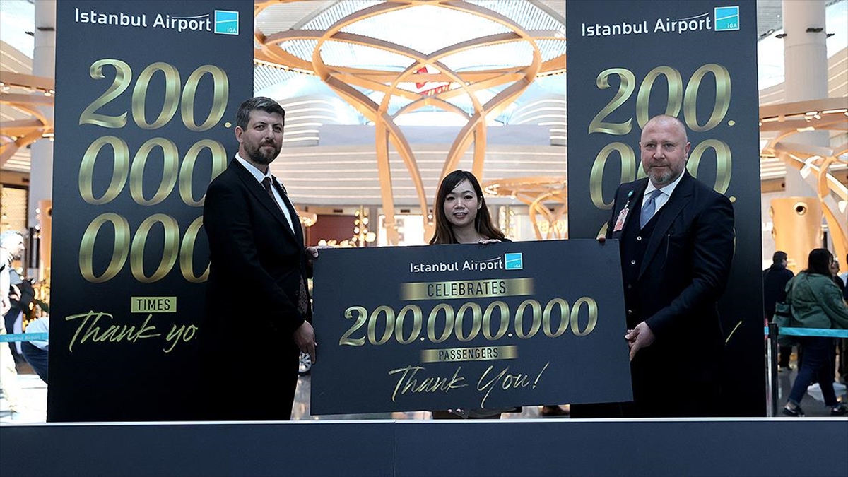 İstanbul Havalimanı'nın 200 Milyonuncu Yolcusu Malezyalı Lee Oldu
