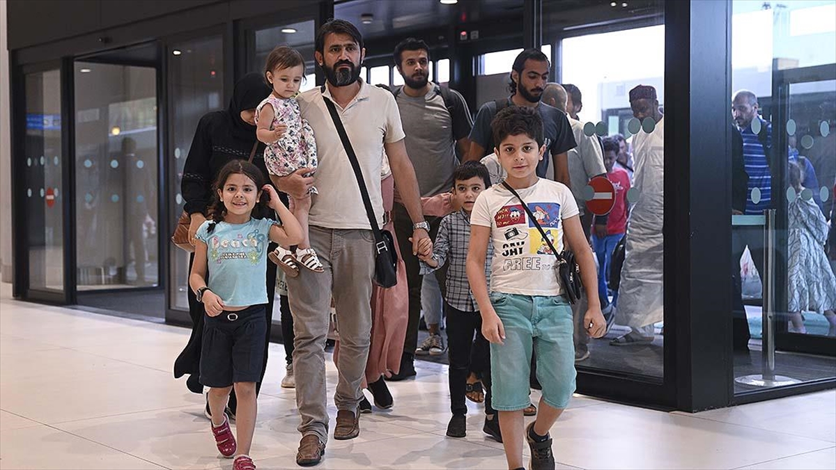 Sudan'dan Uluslararası Tahliyeler Sürüyor