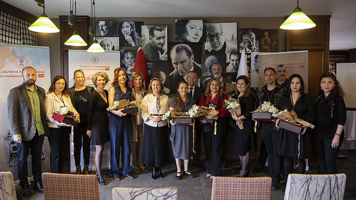 Devlet Tiyatrolarının "bağımlılık" Temalı Yarışmasının Kazananları Ödüllerini Aldı