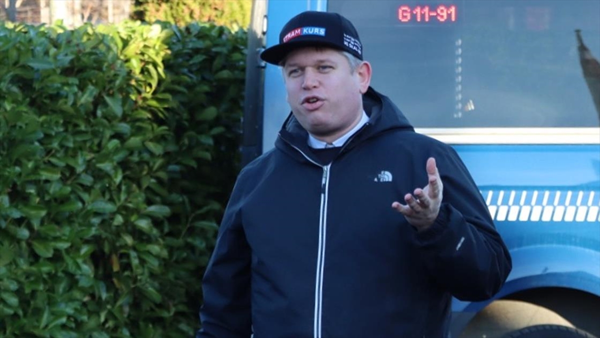 İsveç'te, Kur'an-ı Kerim Yakan Paludan Hakkında Gıyabi Tutuklama Kararı