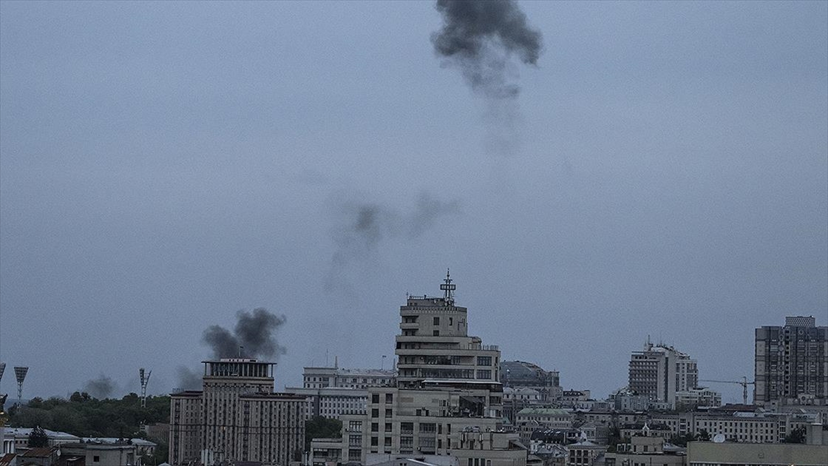 Kiev Belediye Başkanı Kliçko Başkentte Patlamalar Olduğunu Bildirdi