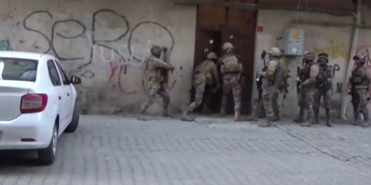 23 İlde Terör Örgütü Deaş'a Yönelik Operasyonda 74 Şüpheli Yakalandı