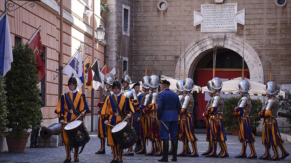 Dünyanın En Eski Ve En Küçük Muhafız Birliği: İsviçreli Muhafızlar