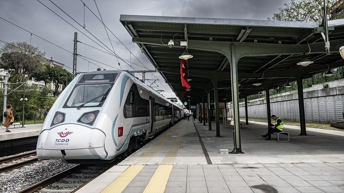 İlk Milli Elektrikli Tren Seti İstanbulluların Ziyaretine Açıldı