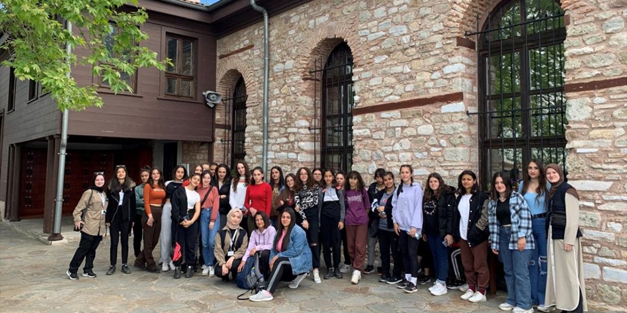 Depremzede Öğretmen Ve Öğrenciler Moral Buldu