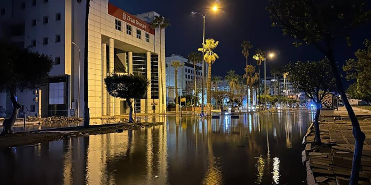 İskenderun'da Lodos Hayatı Olumsuz Etkiledi
