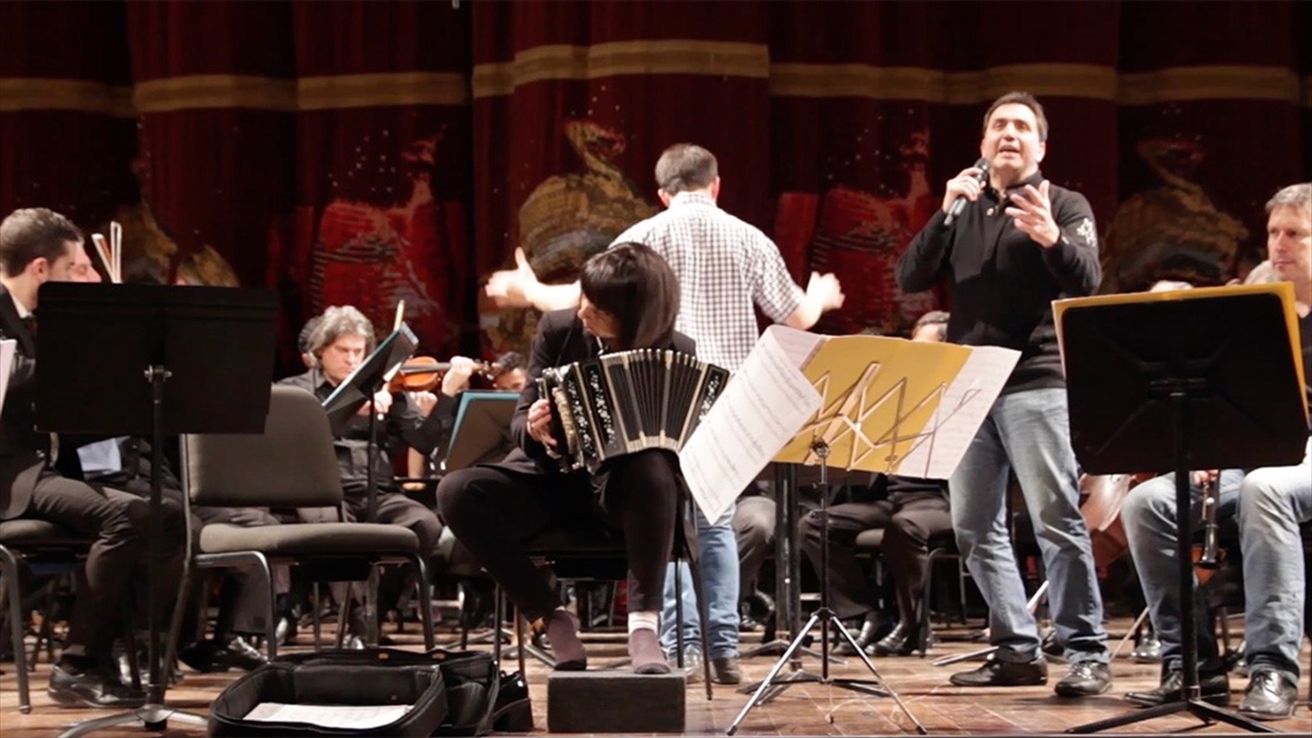 Arjantinli Sanatçılar, Aşık Veysel'in "uzun İnce Bir Yoldayım" Eserini Türkçe Seslendirdi