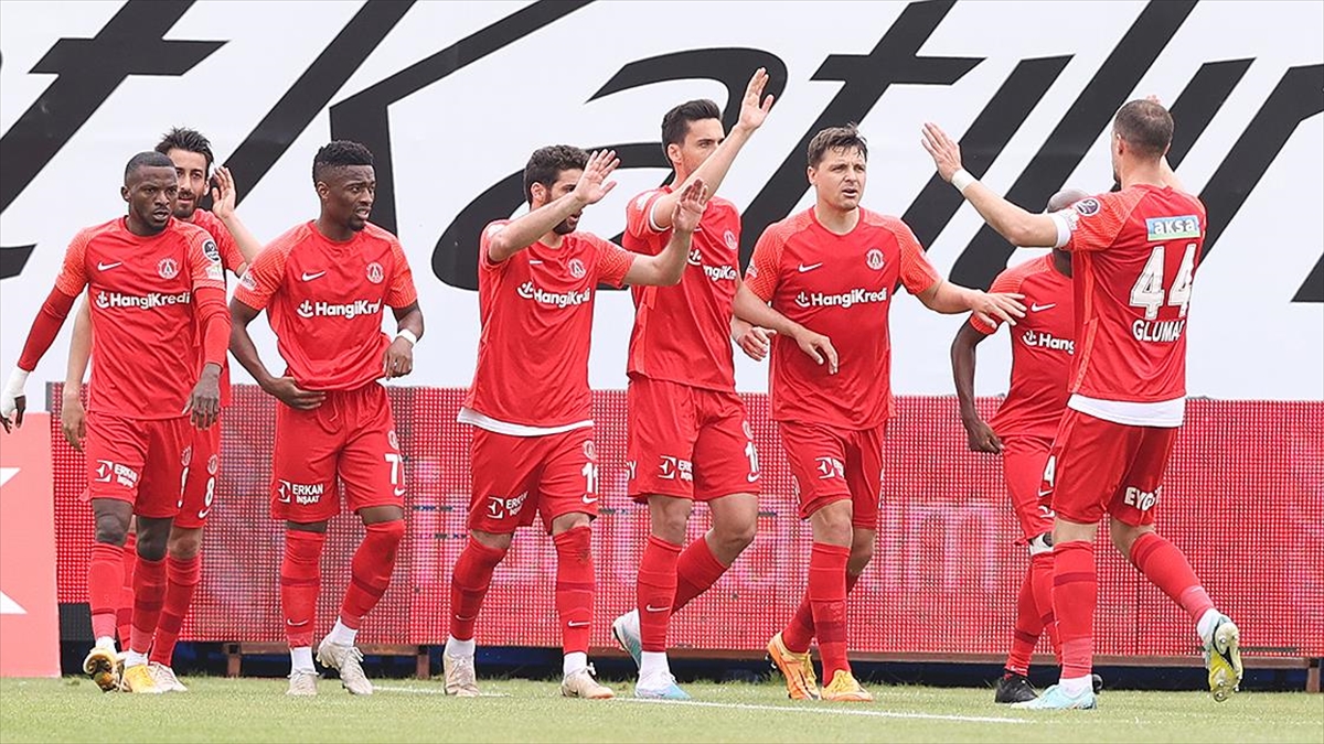 Ümraniyespor Evinde Rahat Kazandı