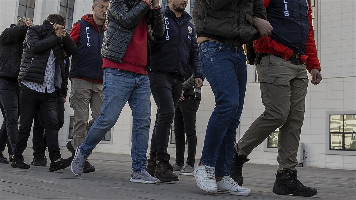 Terör Örgütü Dhkp-c'nin "hacker"larına Yönelik Operasyonda 33 Kişi Gözaltına Alındı