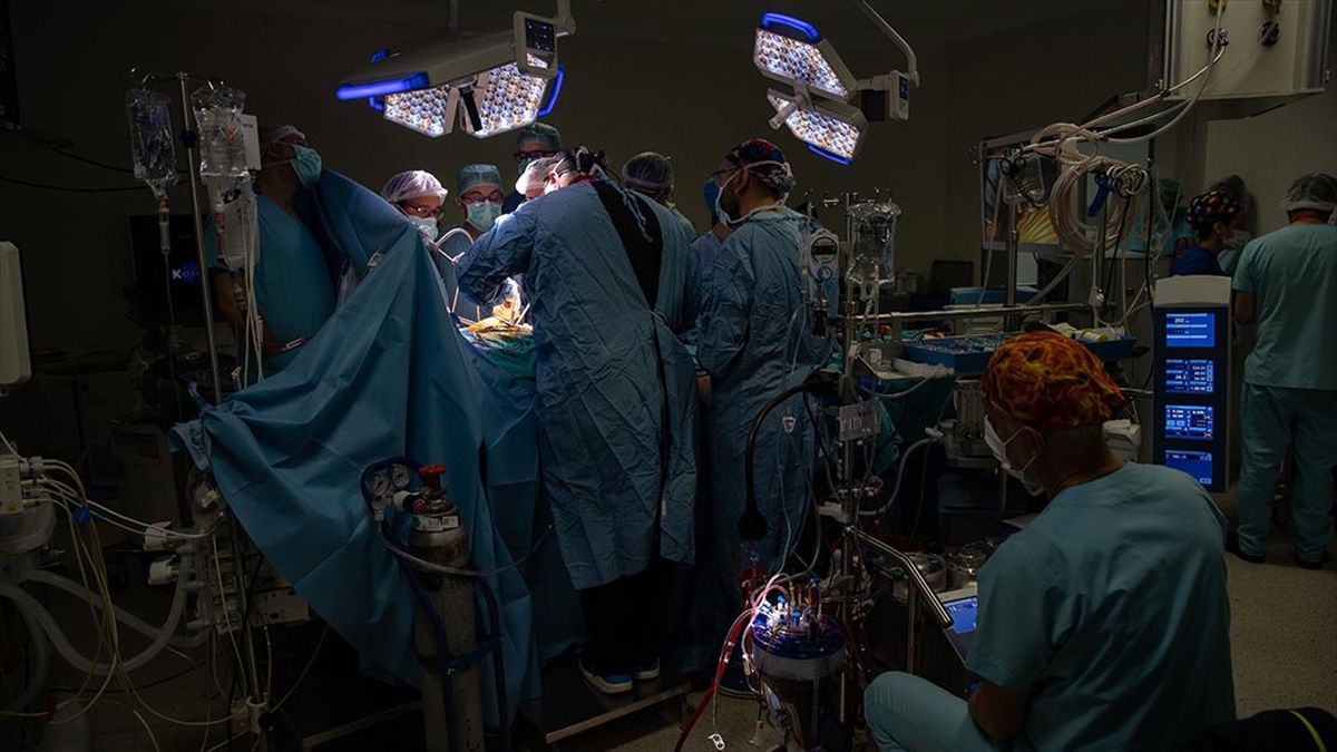 Kalp Cerrahisinde Küçük Kesi Yönteminin Öncüsü Ukraynalı Cerrah, Türk Doktorlarla 3 Ayrı Ameliyata Girdi