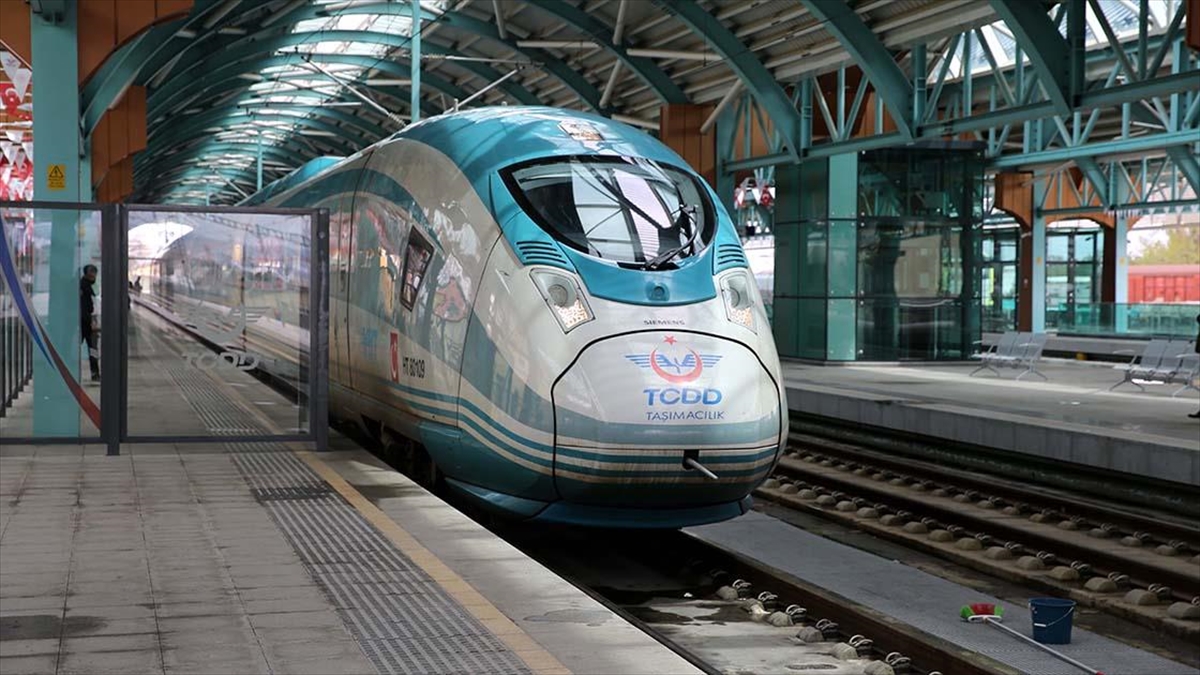 Bakan Karaismailoğlu: Hızlı Tren Hattıyla Trabzon-ankara Arası 4,5 Saate Düşecek