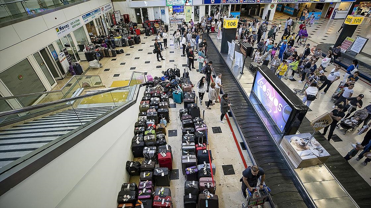 Antalya'ya Hava Yoluyla Gelen Turist Sayısı 2 Milyon 110 Bini Aştı