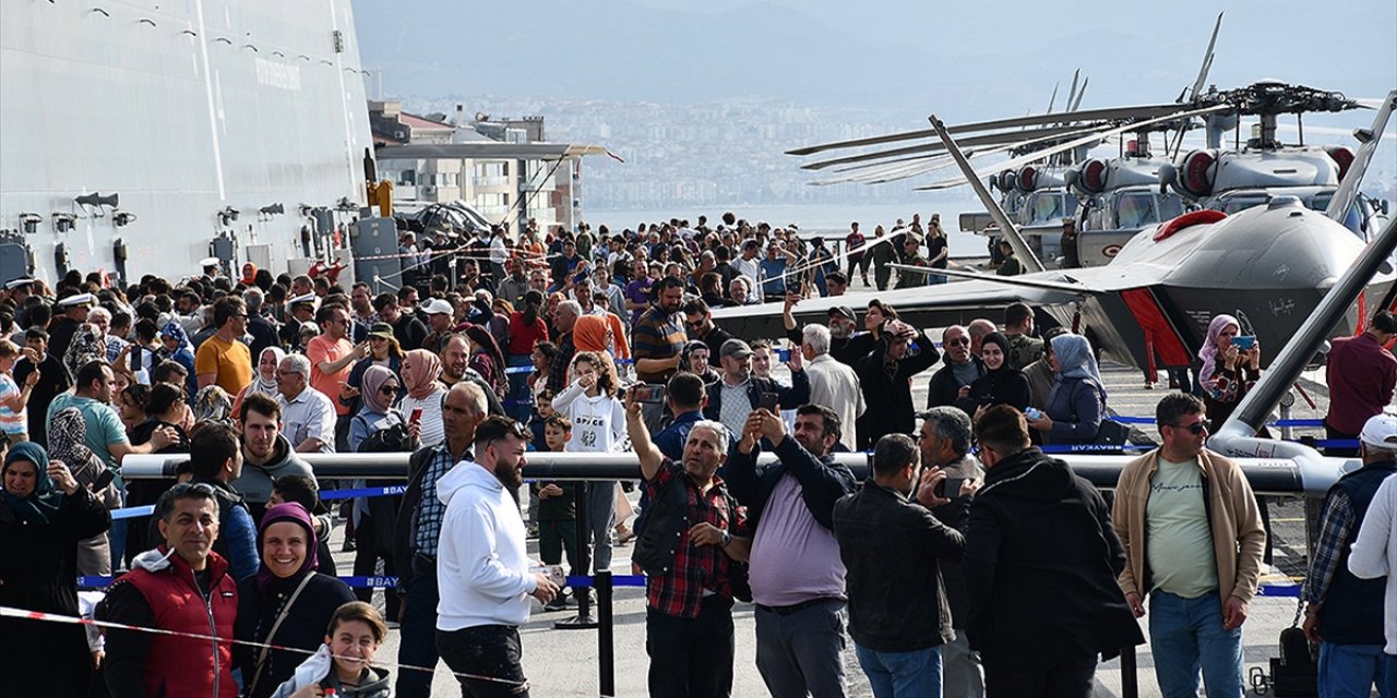İzmir'deki Tcg Anadolu'ya Ziyaretler Devam Ediyor