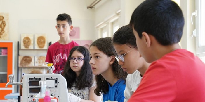 Okullar sancılı başlıyor! Fiyatlar astronomik, veliler kara kara düşünüyor