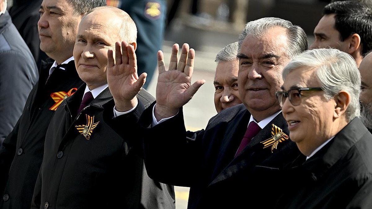 Rusya'da 9 Mayıs Zafer Günü Törenlerle Kutlandı