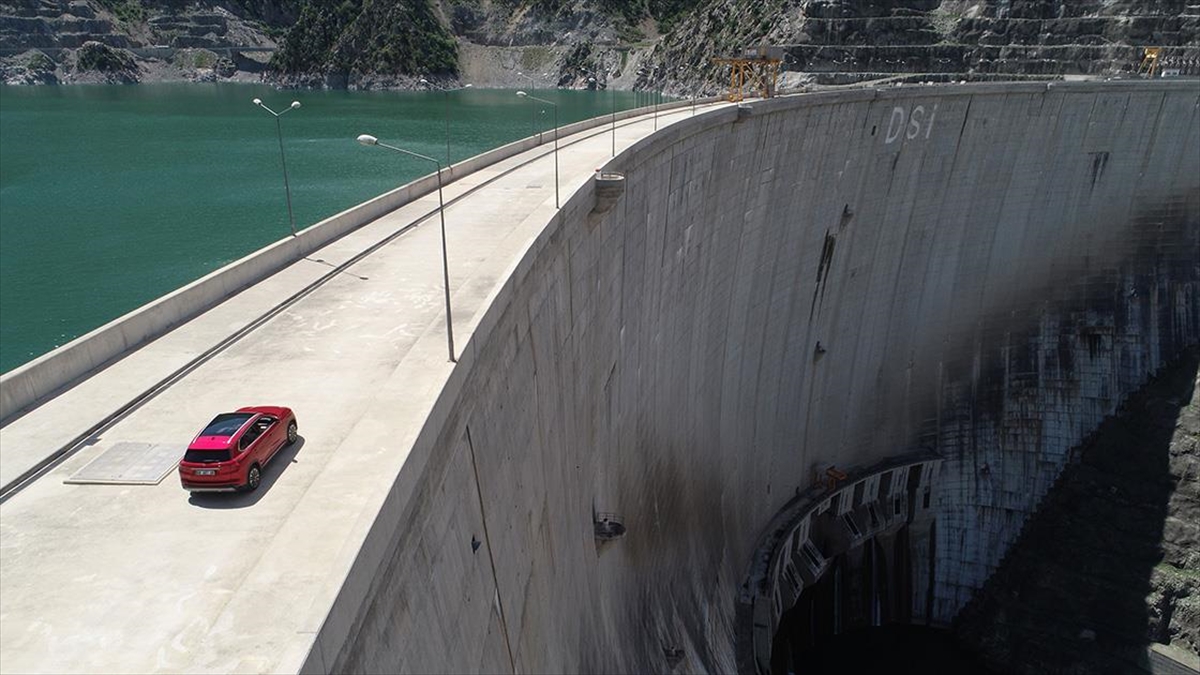 Türkiye'nin Yerli Otomobili Togg, Deriner Barajı Gövdesinde