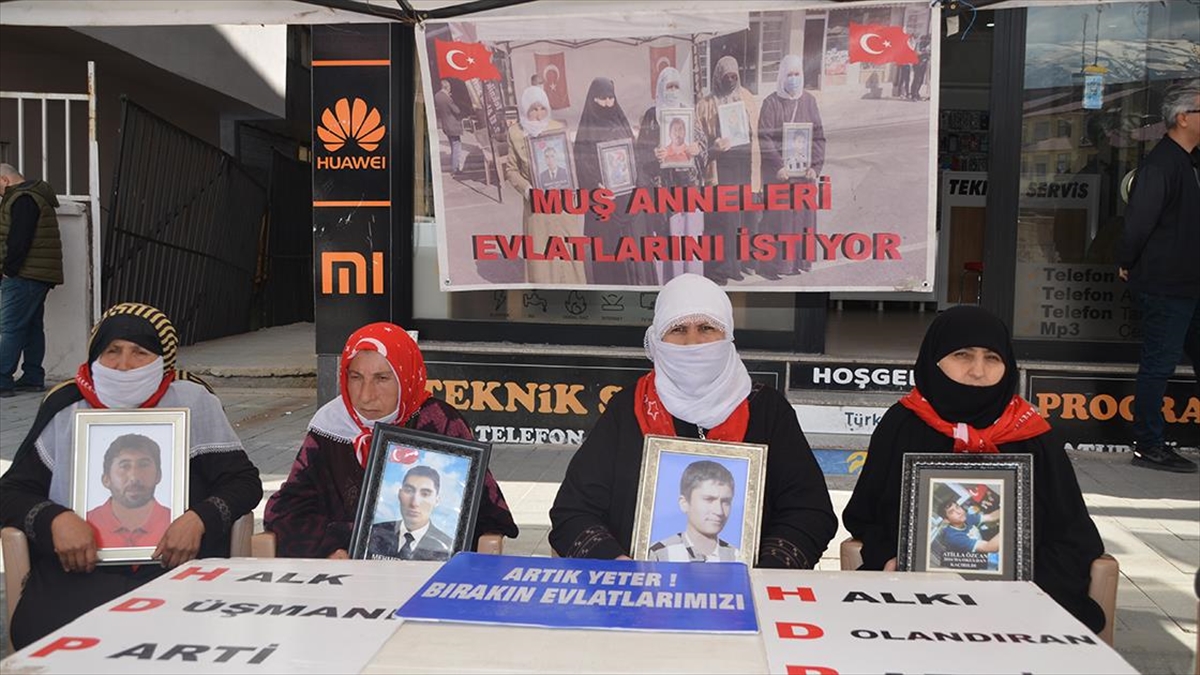 Muşlu Aileler Çocukları İçin Hdp Önündeki Eylemlerini Sürdürdü