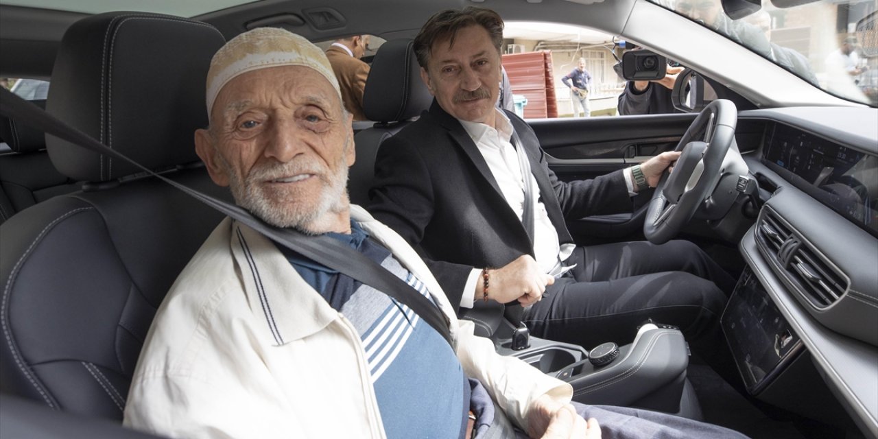 85 Yaşındaki Bayraktar'a Togg Sürprizi