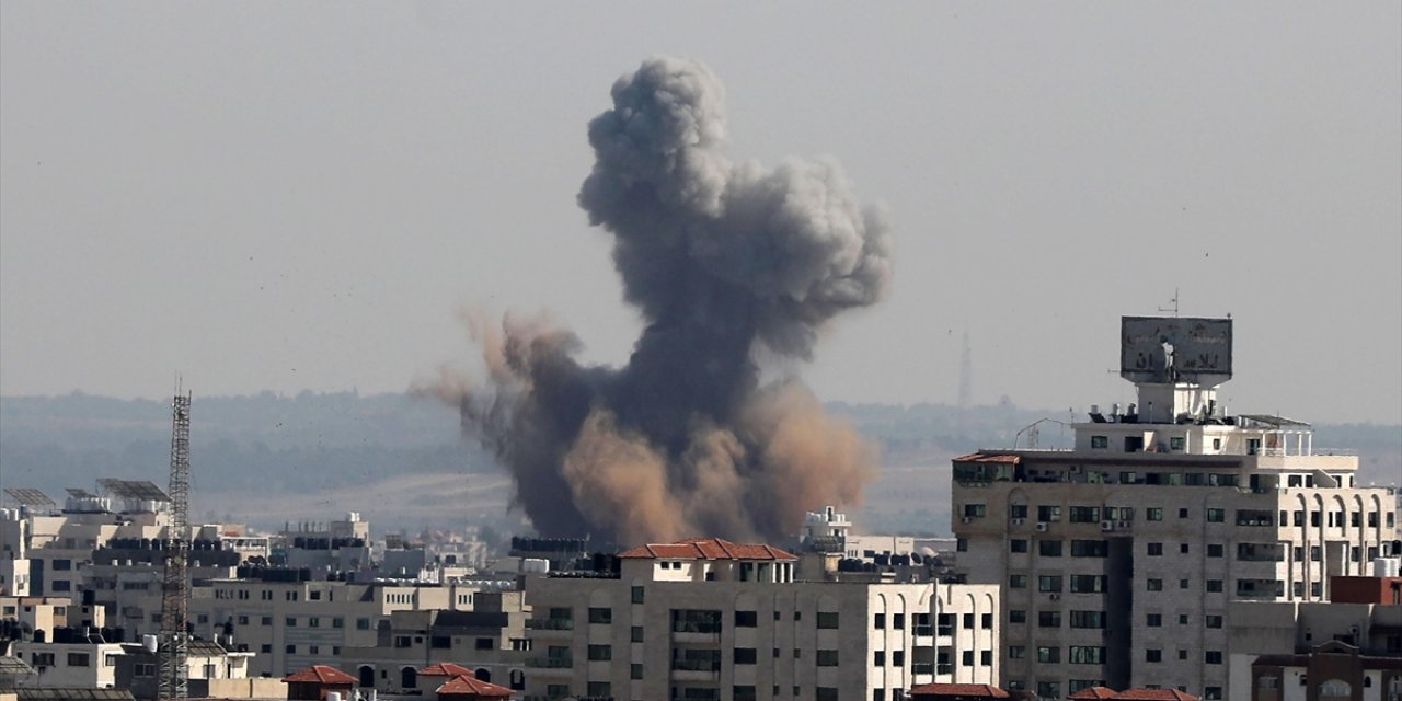Gazze'de 53 Ayrı Noktaya alçak saldırı!