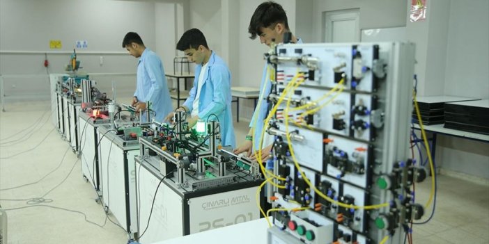 Kocaeli'de Meslek Liselilerin Ürettiği Elektronik Deney Setleri Ülke Sınırlarını Aştı