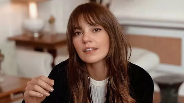 Aslı Enver Karnı Burnunda Pozuyla Herkesi Kendisine Hayran Bıraktı!