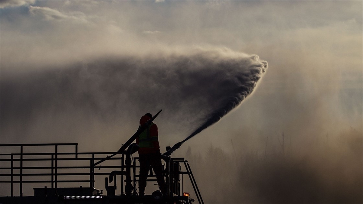 Kanada'da Orman Yangınlarından Yükselen Dumanlar Abd'ye Ulaştı